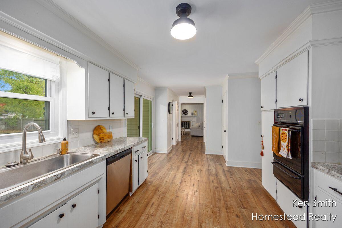 2323 Rosewood Street Jenison, MI 49428 - Photo 10 of 28 X_40U2Ww