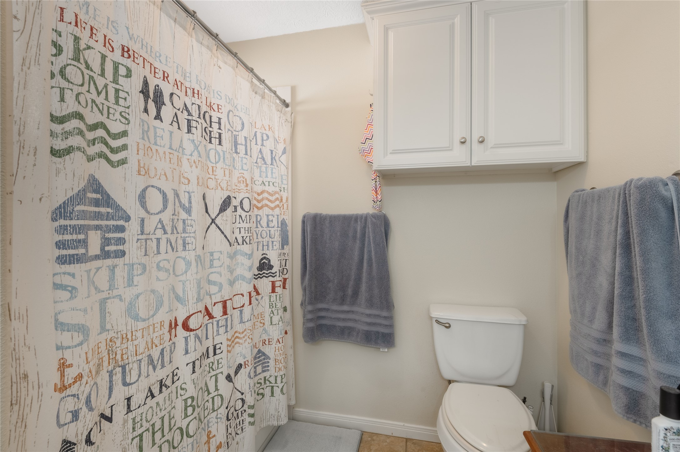 15 Lake Side Trinity, TX 75862 - Photo 25 of 33 a bathroom with a toilet and a shower curtain