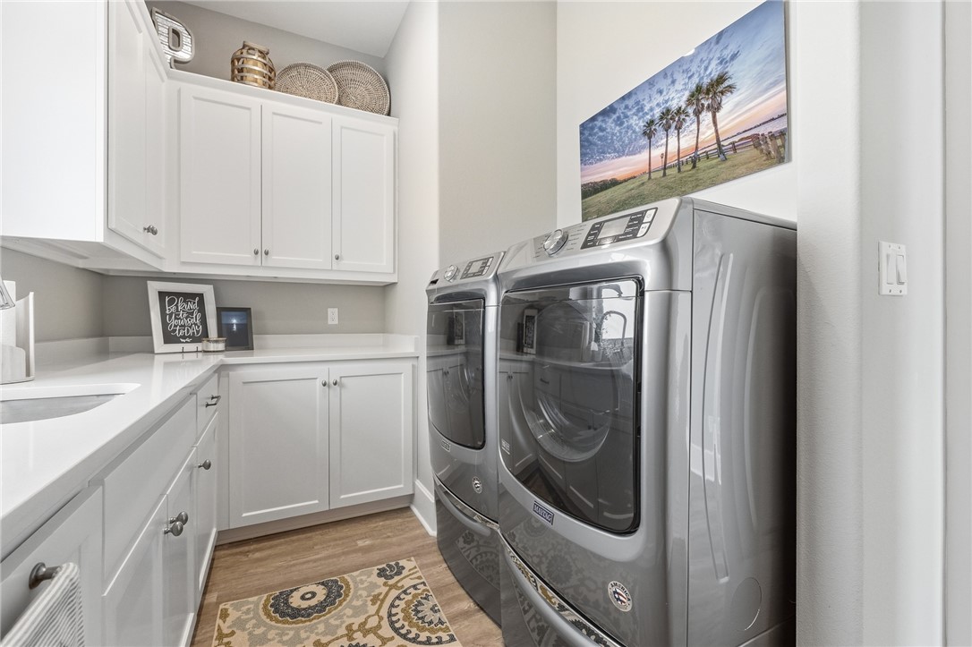 12 Sea Shell Shores Rockport, TX 78382 - Photo 12 of 40 a utility room with cabinets