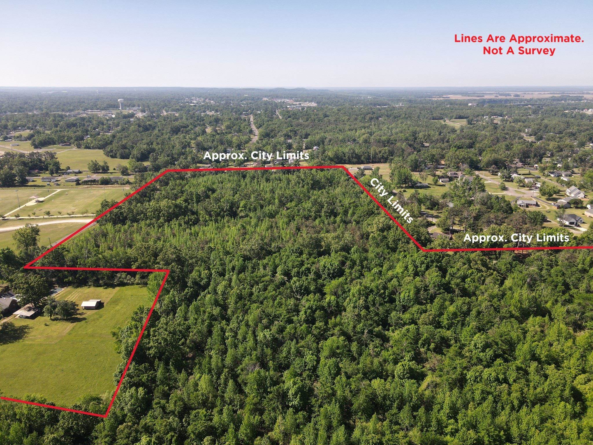859 Cravens Road Savannah, TN 38372 - Photo 3 of 40 a view of a city