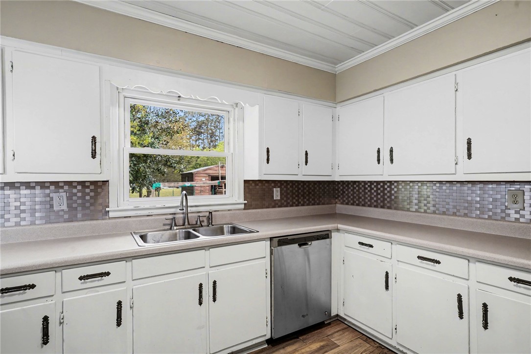 798 Coneross Creek Road Seneca, SC 29678 - Photo 12 of 34 This spacious kitchen offers ample cabinet storage and a practical layout.