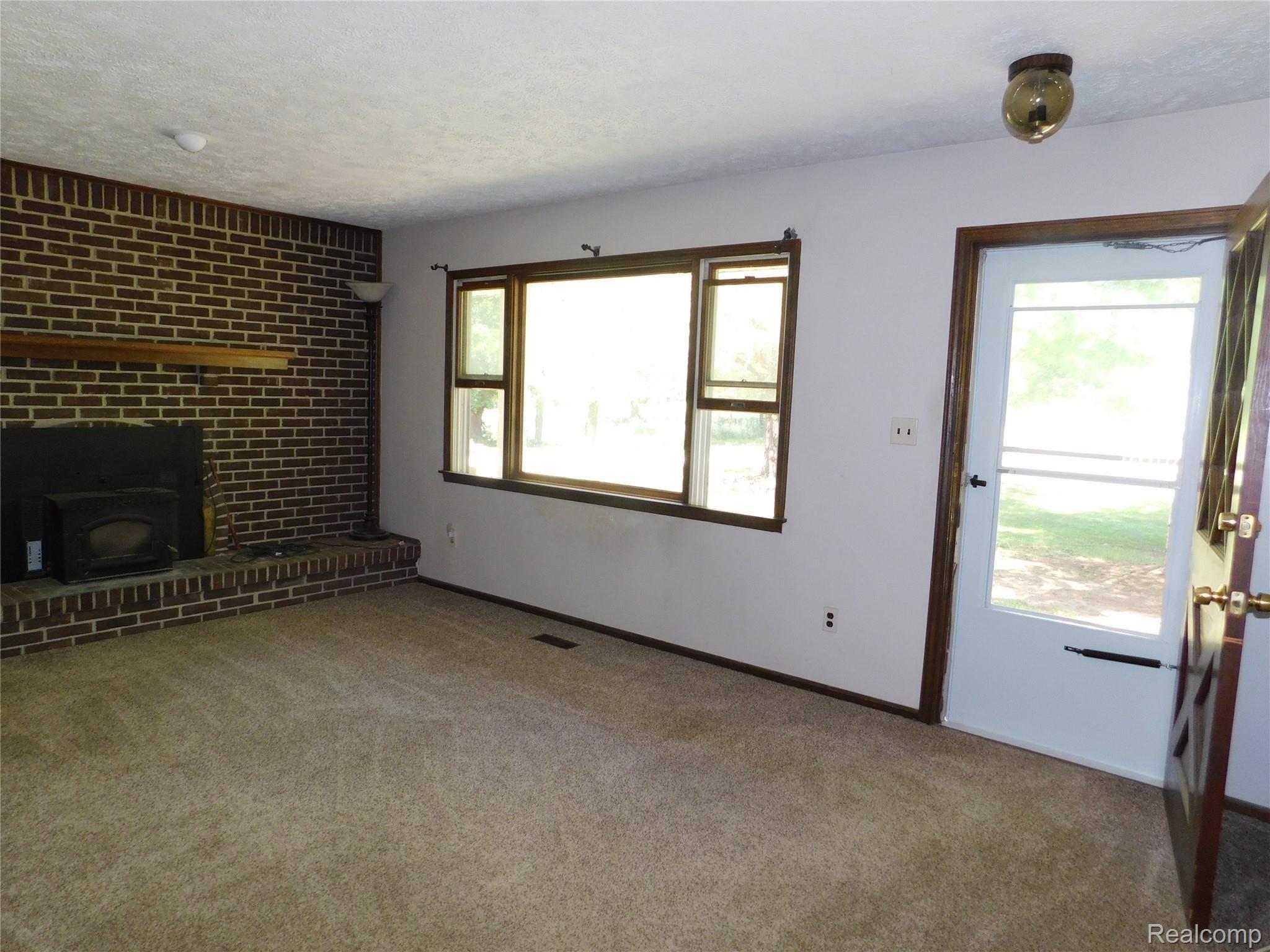 11233 Chase Lake Road Fowlerville, MI 48836 - Photo 4 of 19 DSCN0014.JPG