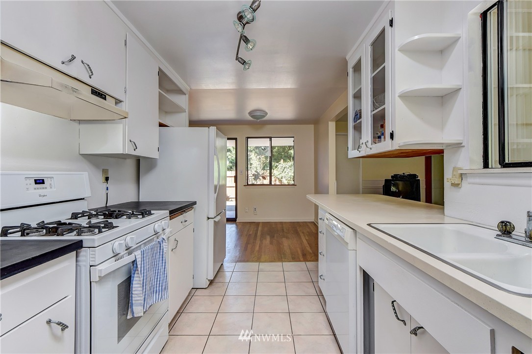 6523 Southeast 3rd Place Renton, WA 98059 - Photo 9 of 25