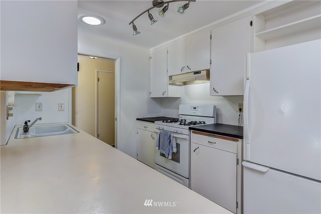 6523 Southeast 3rd Place Renton, WA 98059 - Photo 10 of 25