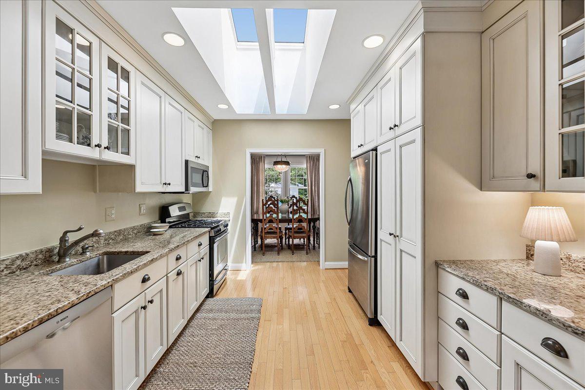 2520 Penny Royal Lane Reston, VA 20191 - Photo 3 of 40
