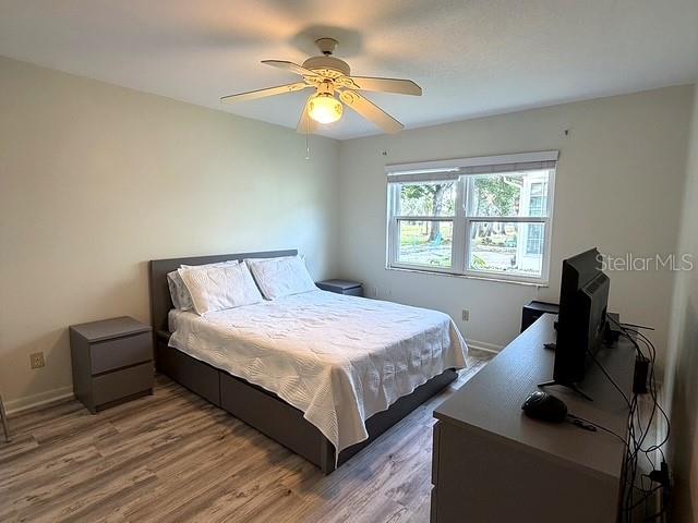 1629 Willow Run Sebring, FL 33872 - Photo 6 of 16 a bedroom with a bed and a chandelier