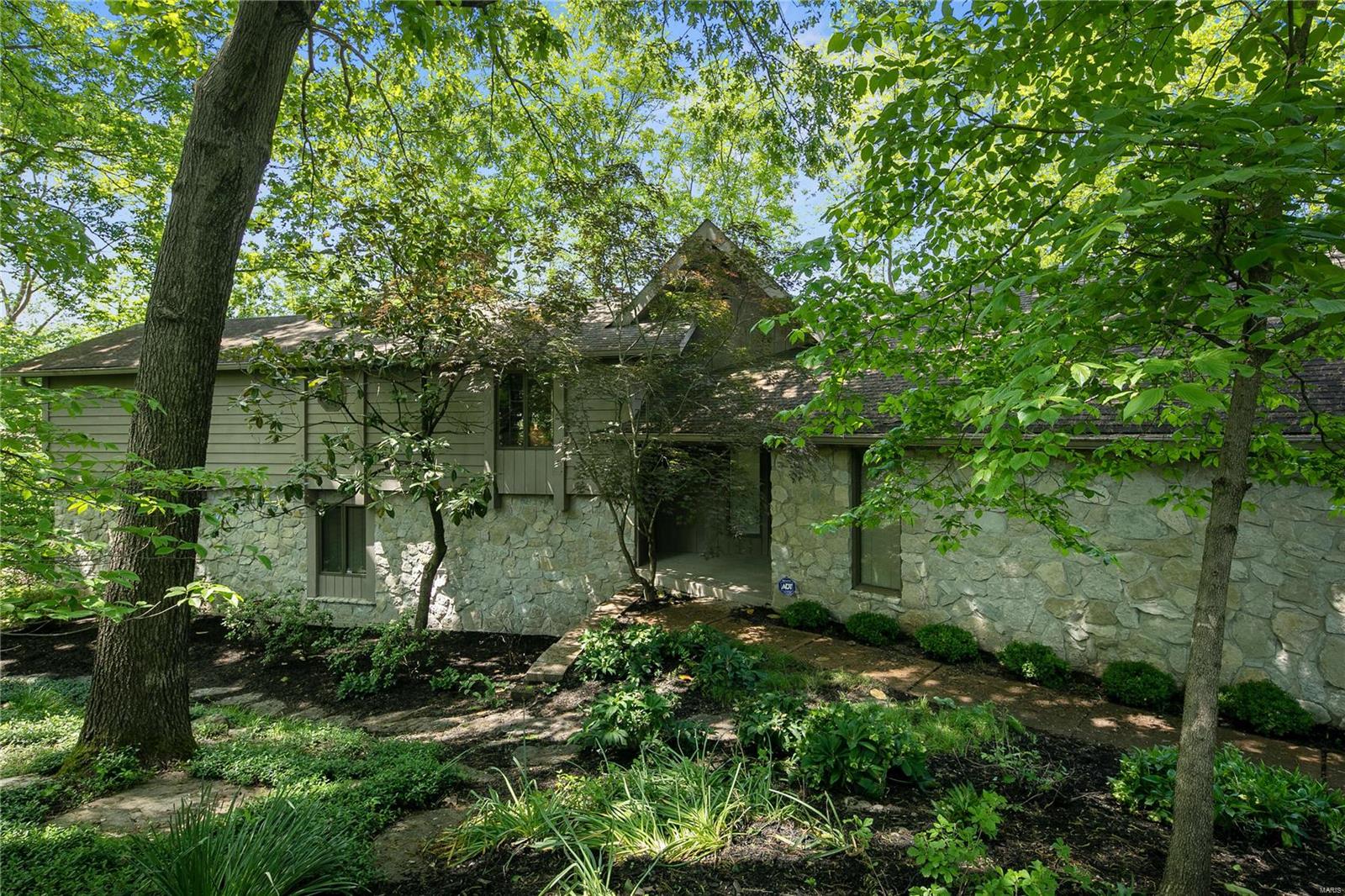 44 Chesterfield Lakes Road Chesterfield, MO 63005 - Photo 1 of 52 Gallery Image 1