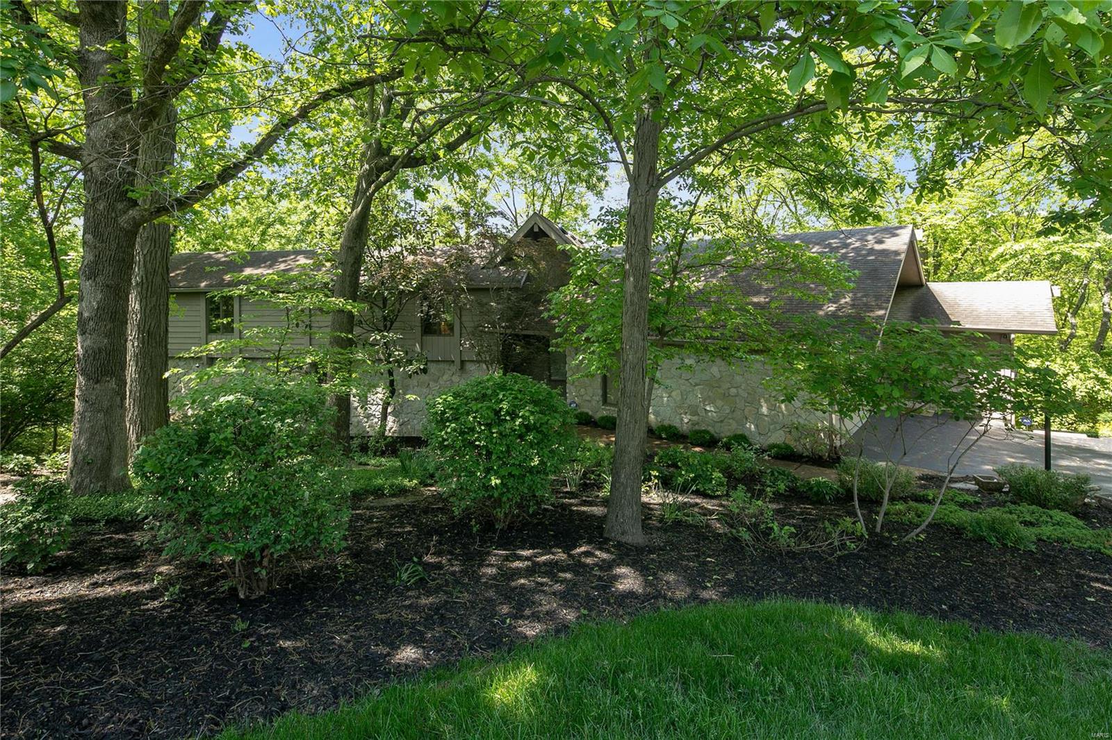 44 Chesterfield Lakes Road Chesterfield, MO 63005 - Photo 2 of 52 Gallery Image 2