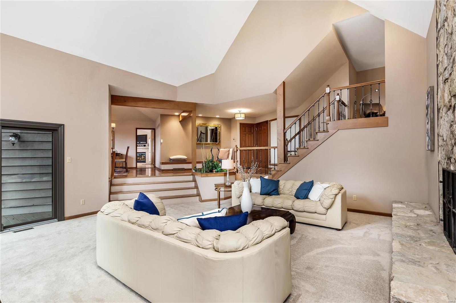 44 Chesterfield Lakes Road Chesterfield, MO 63005 - Photo 11 of 52 Gallery Image 11