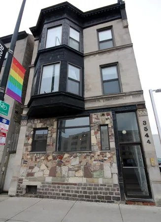 $2,700 | 3544 North Halsted Street, Unit 2F, Chicago, IL 60657