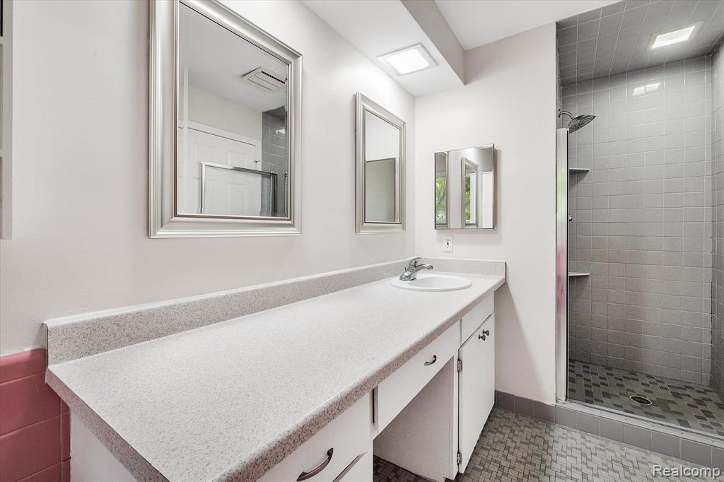 30540 Pear Ridge Farmington Hills, MI 48334 - Photo 20 of 66