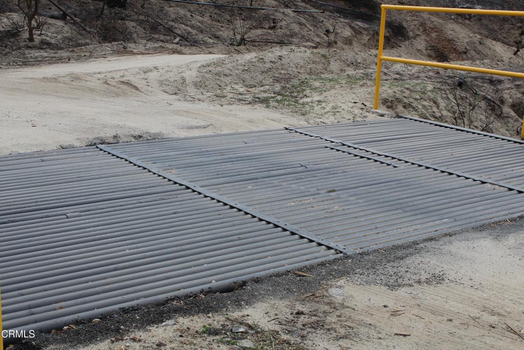 31029 Hasley Canyon Road Castaic, CA 91384 - Photo 23 of 27 a view of a backyard