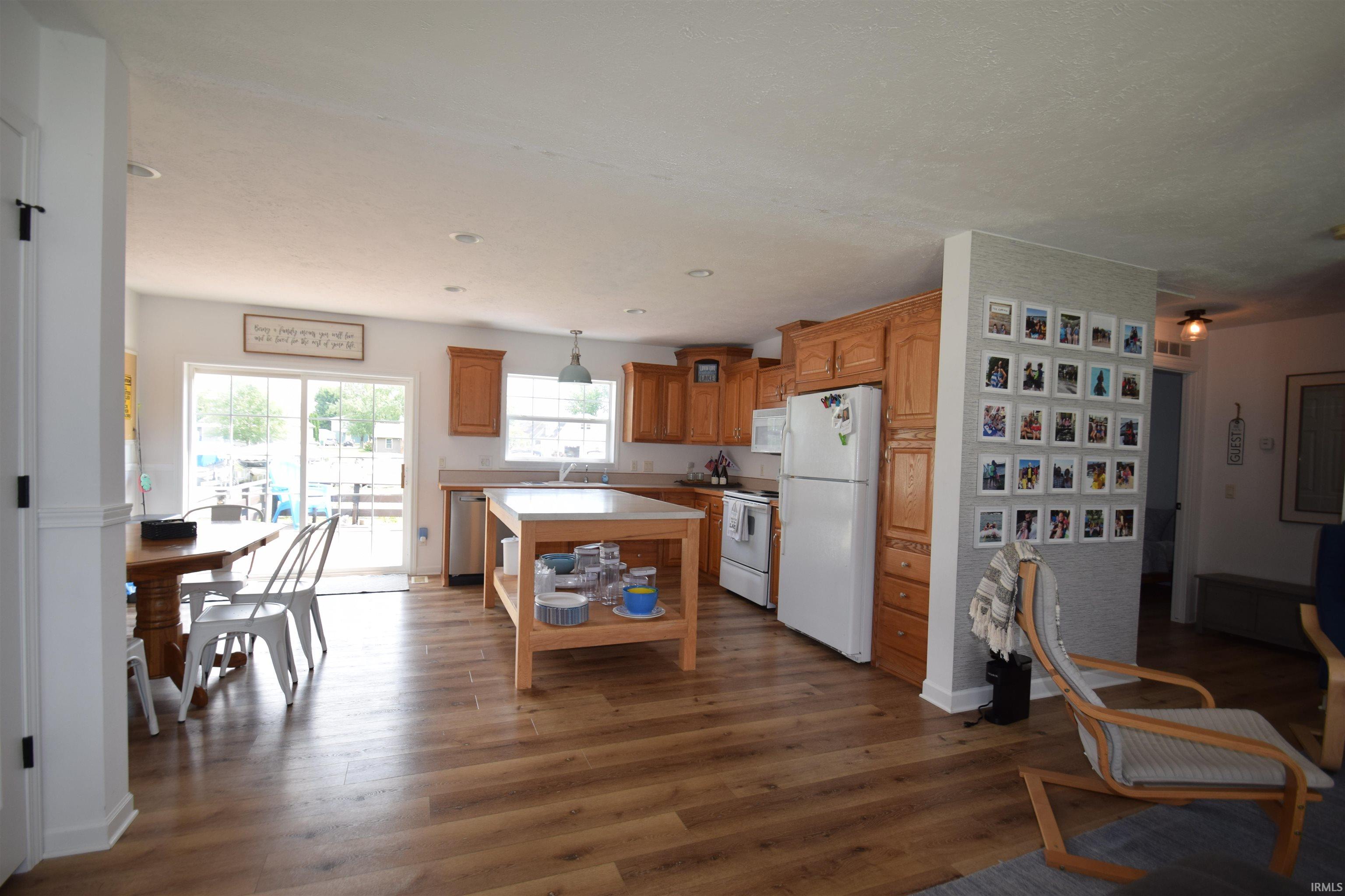 9828 Lincoln Road Syracuse, IN 46567 - Photo 6 of 34 Gallery Image 6