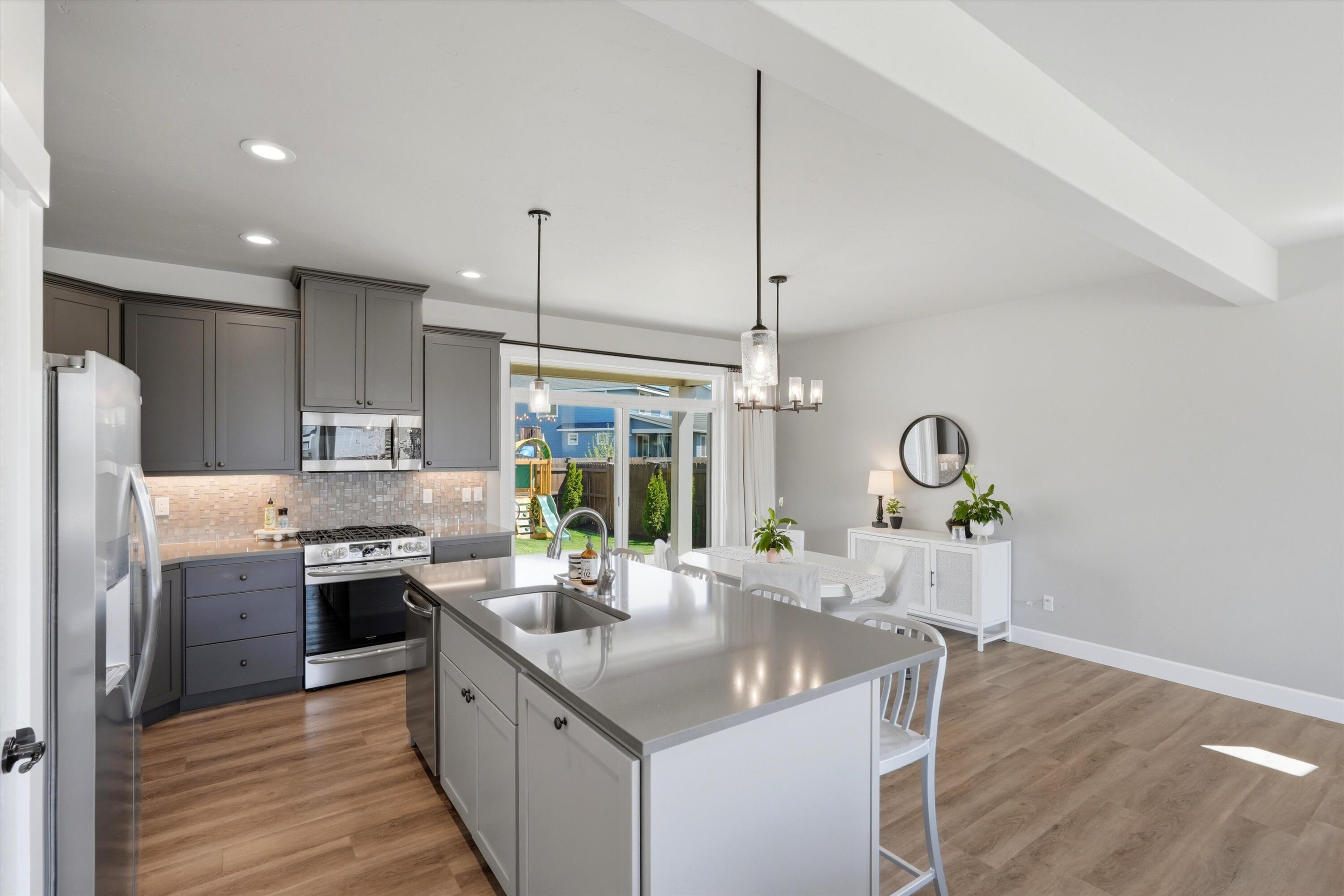 748 Northwest 27th Street Redmond, OR 97756 - Photo 18 of 41 Kitchen