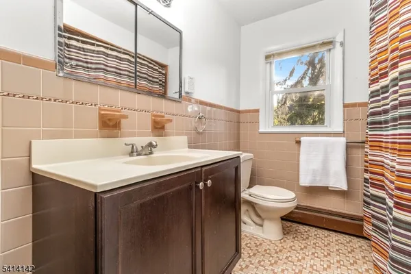 $695,000 | 29 Leffler Hill Road, Flemington, NJ 08822