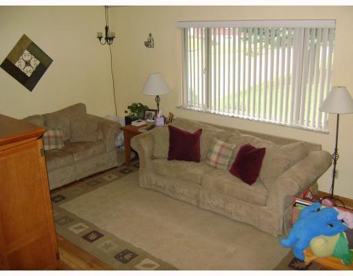 951 Lyn Road Sarver, PA 16055 - Photo 9 of 12 Living Room.