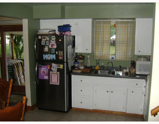 951 Lyn Road Sarver, PA 16055 - Photo 10 of 12 Kitchen.