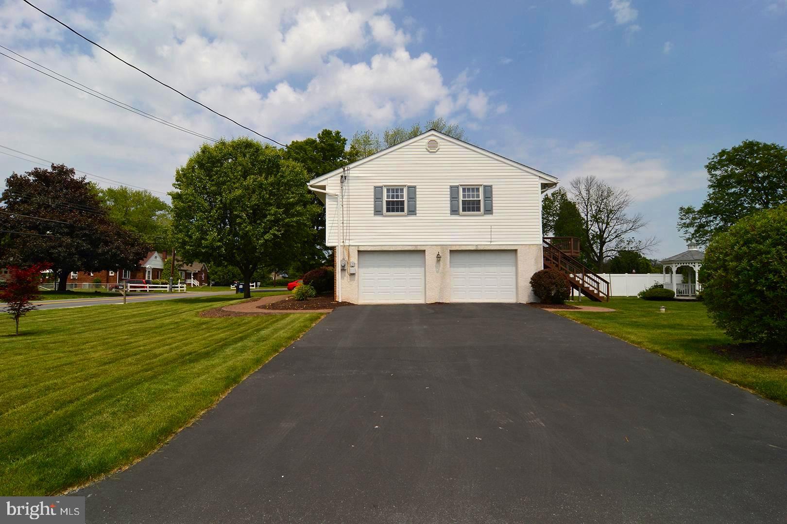 725 Lorane Road Reading, PA 19606 - Photo 3 of 36 Gallery Image 3