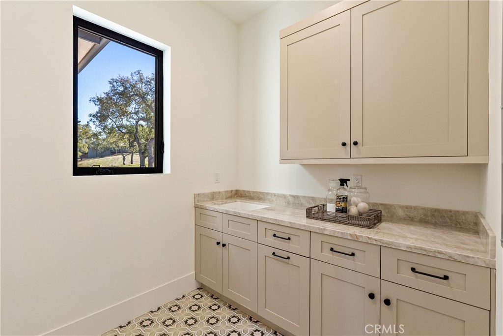 2220 Battering Rock Road Templeton, CA 93465 - Photo 44 of 59 a view of cabinets