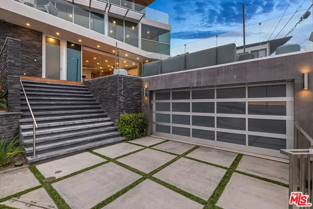 $6,200,000 | 17405 Castellammare Drive, Pacific Palisades, CA 90272