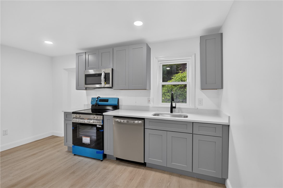 5 Lee's Lane Glocester, RI 02814 - Photo 4 of 48