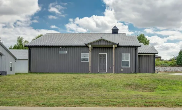 $1,370 | 174 Bainbridge Drive, Unit A, Clarksville, TN 37043