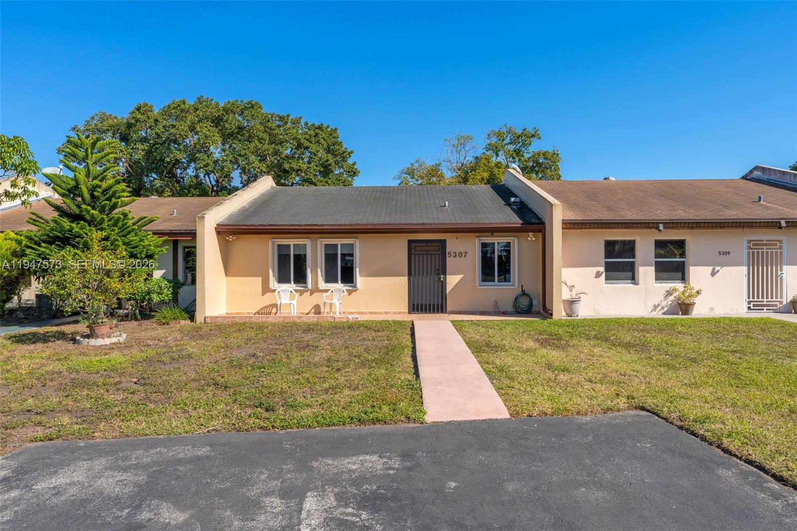 5307 Southwest 140th Place Miami, FL 33175 - Photo 1 of 23