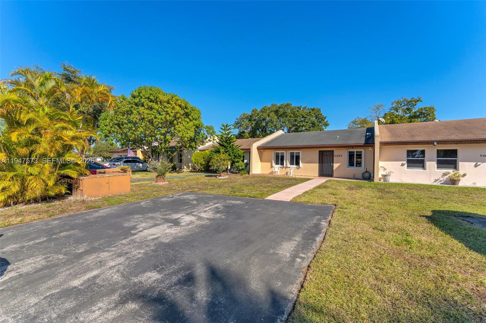 5307 Southwest 140th Place Miami, FL 33175 - Photo 2 of 23