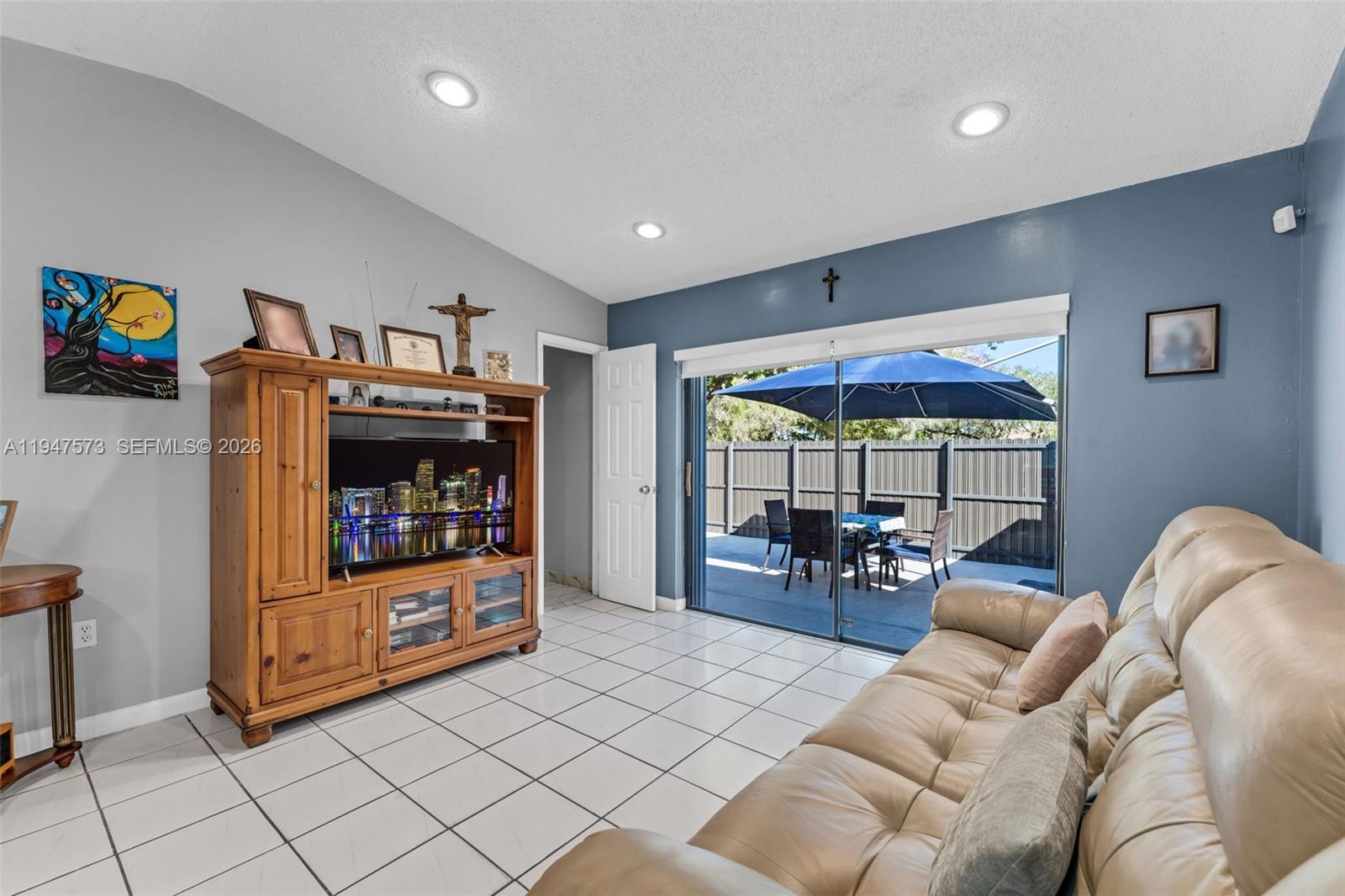 5307 Southwest 140th Place Miami, FL 33175 - Photo 5 of 23