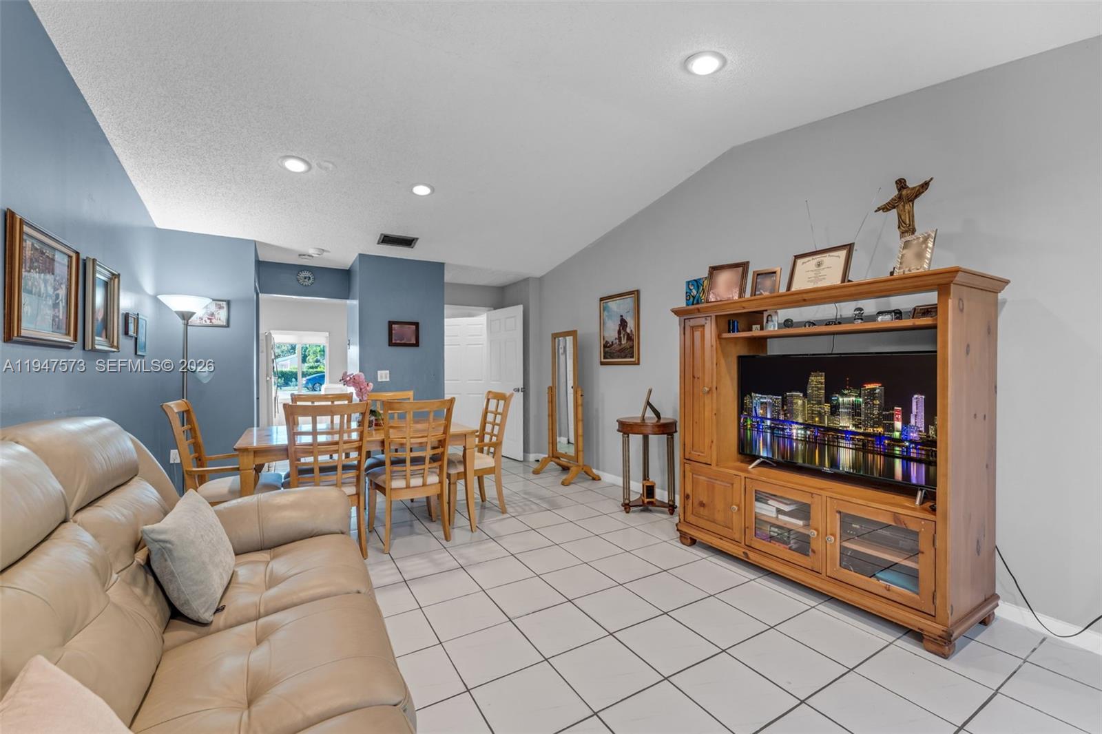 5307 Southwest 140th Place Miami, FL 33175 - Photo 6 of 23