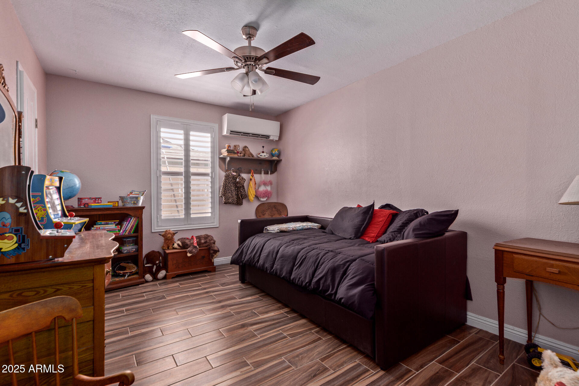 317 East Harwell Road Gilbert, AZ 85234 - Photo 20 of 29 a living room with furniture and a fireplace