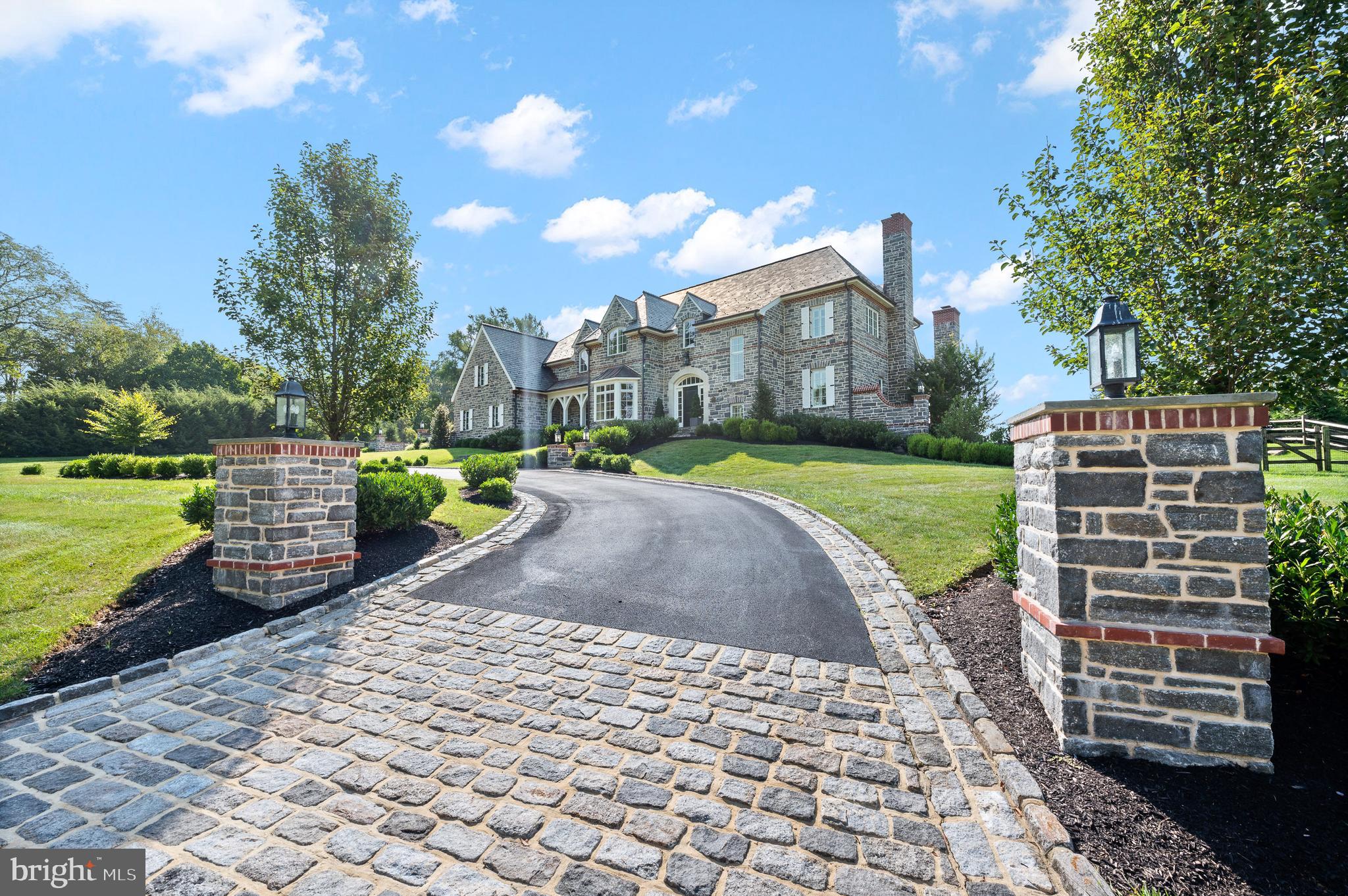 4 Ayrshire Drive Villanova, PA 19085 - Photo 4 of 96 Front pillars semicircular driveway 2 pillars