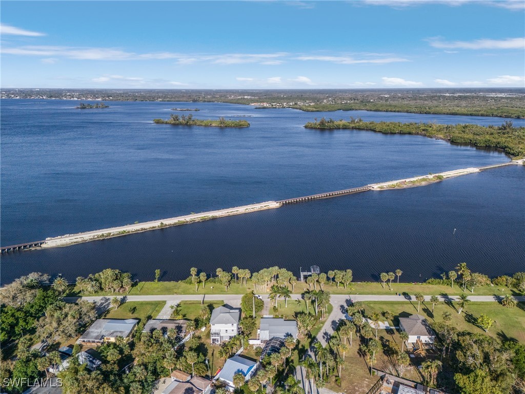 4826 East Riverside Drive Fort Myers, FL 33905 - Photo 2 of 34