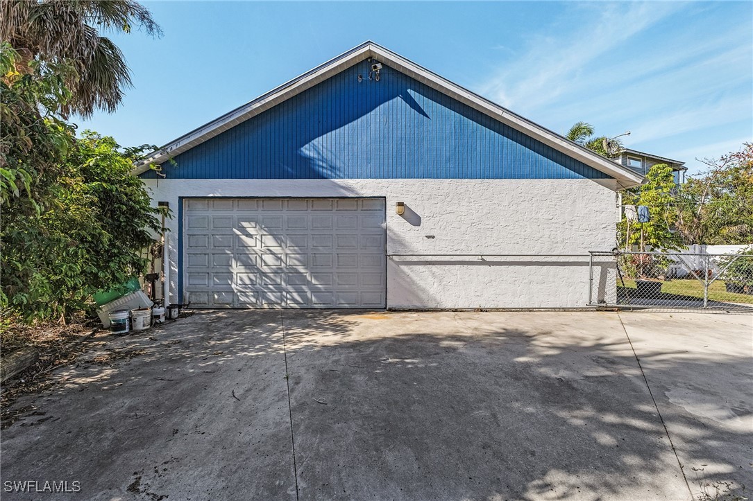 4826 East Riverside Drive Fort Myers, FL 33905 - Photo 5 of 34 a view of back yard of the house