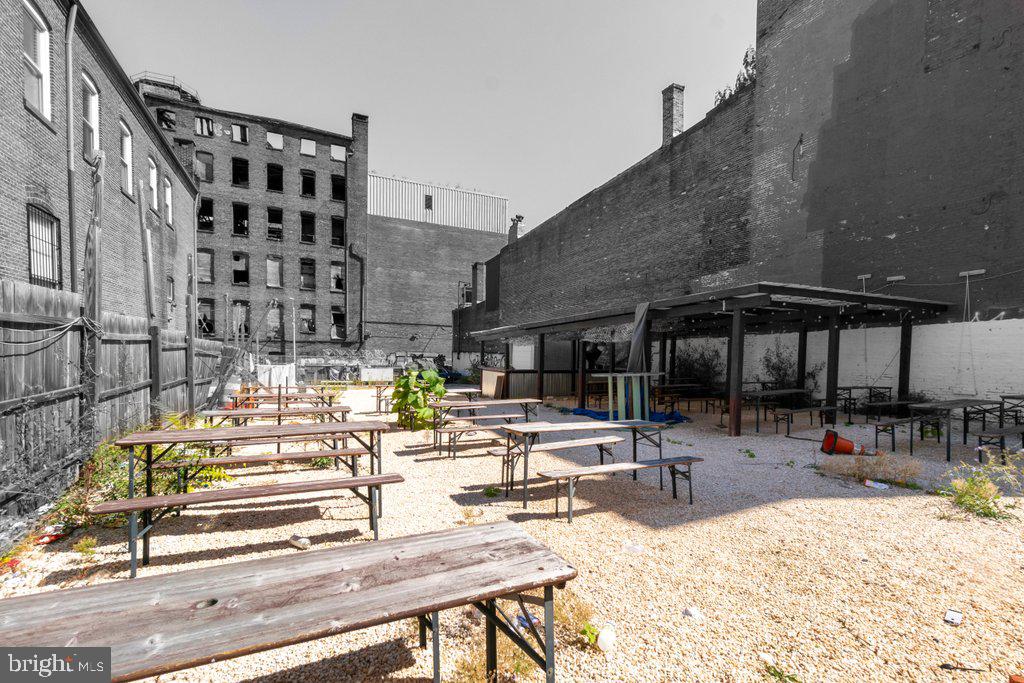 319 North Paca Street Baltimore, MD 21201 - Photo 3 of 9 a view of a patio with a table and chairs