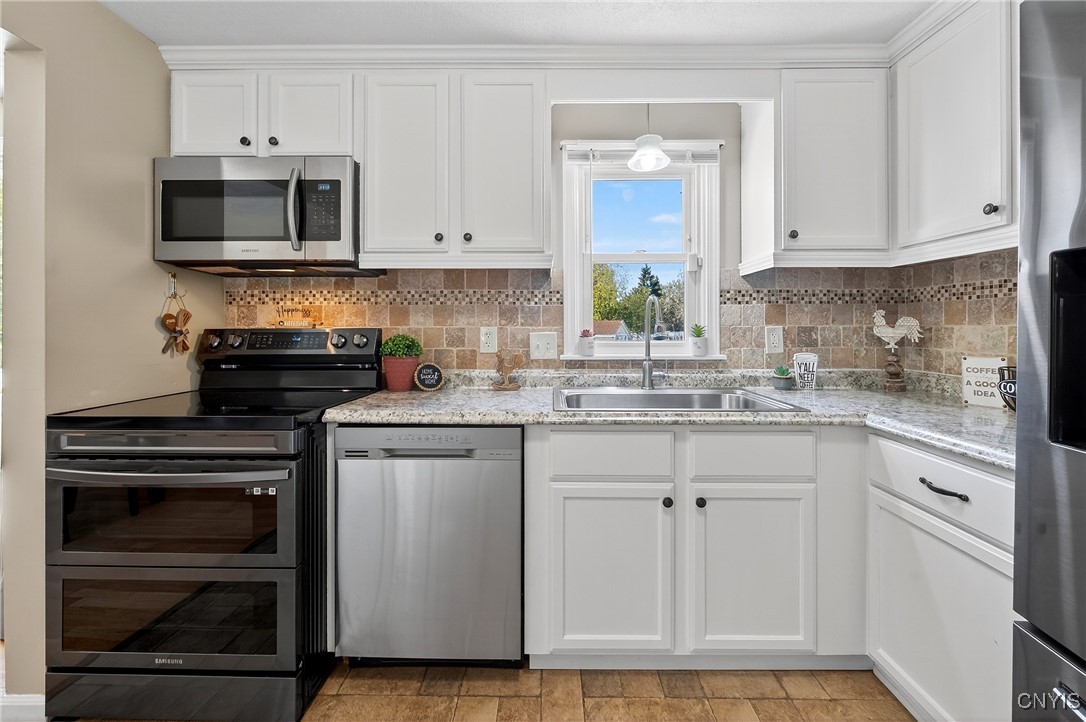 7385 Oak Post Road Clay, NY 13088 - Photo 21 of 50