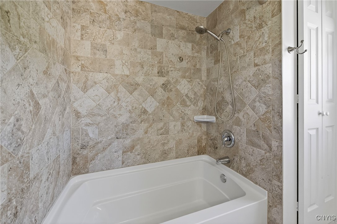 7385 Oak Post Road Clay, NY 13088 - Photo 29 of 50