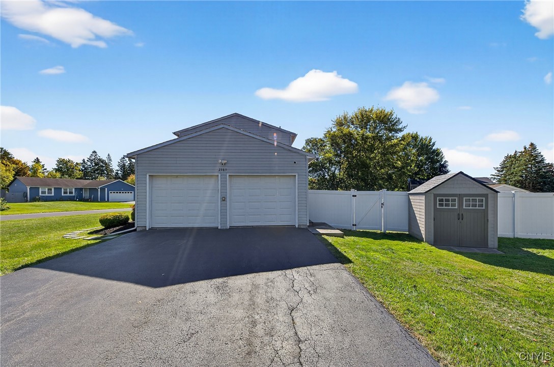 7385 Oak Post Road Clay, NY 13088 - Photo 3 of 50