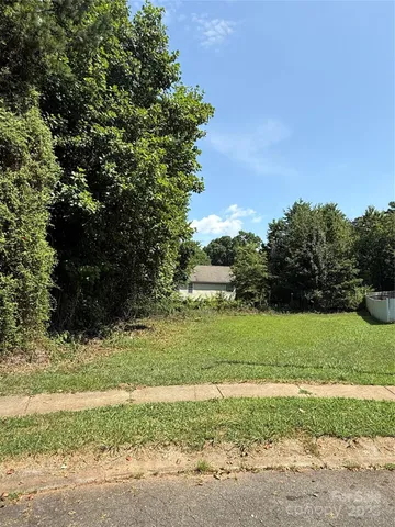 a view of a yard with an trees