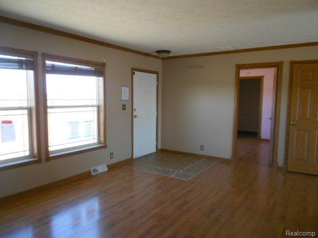 8725 Croswell Road Jeddo, MI 48032 - Photo 19 of 19 262-180522 - living rm2.JPG