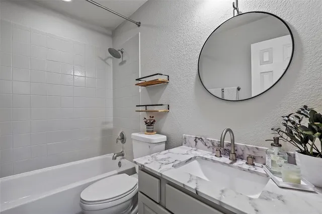 a en suite bathroom with a double vanity sink double and a mirror
