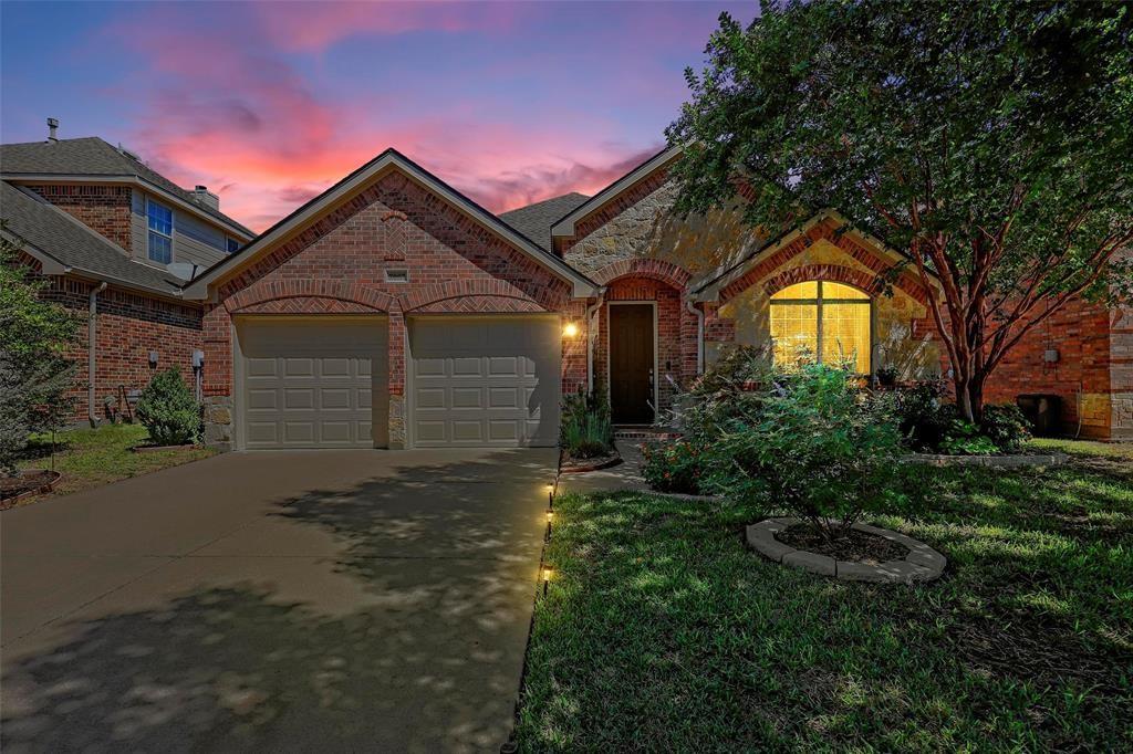 7067 Nantucket Way Grand Prairie, TX 75054 - Photo 40 of 40 a front view of house with yard and green space