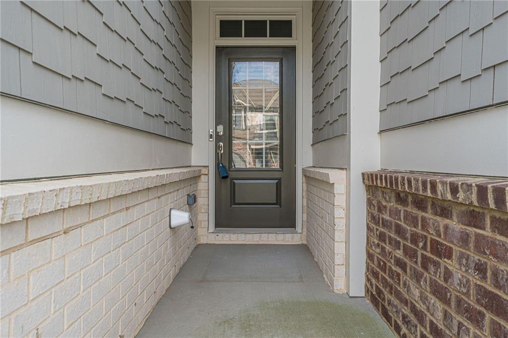628 Isom Walk Suwanee, GA 30024 - Photo 4 of 39 a view of walk in closet