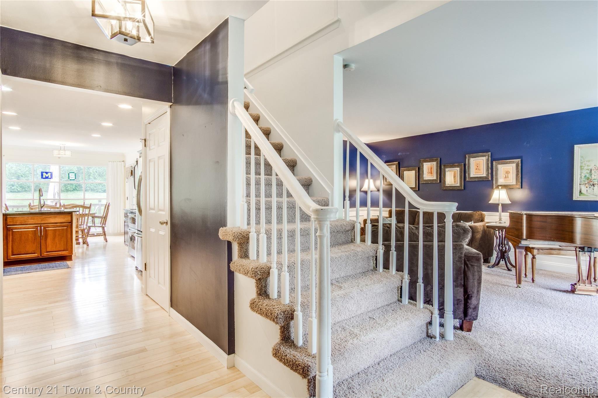 548 Ten Point Drive Rochester, MI 48309 - Photo 3 of 46 Interiors (3 of 41).jpg
