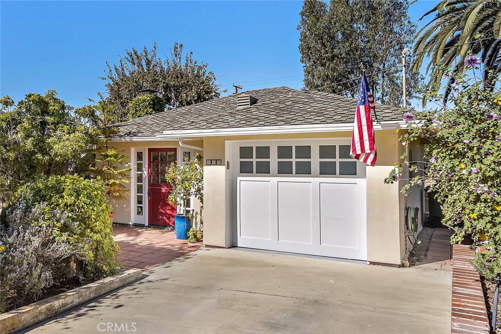 490 Shadow Lane Laguna Beach, CA 92651 - Photo 2 of 18 a front view of a house with a porch