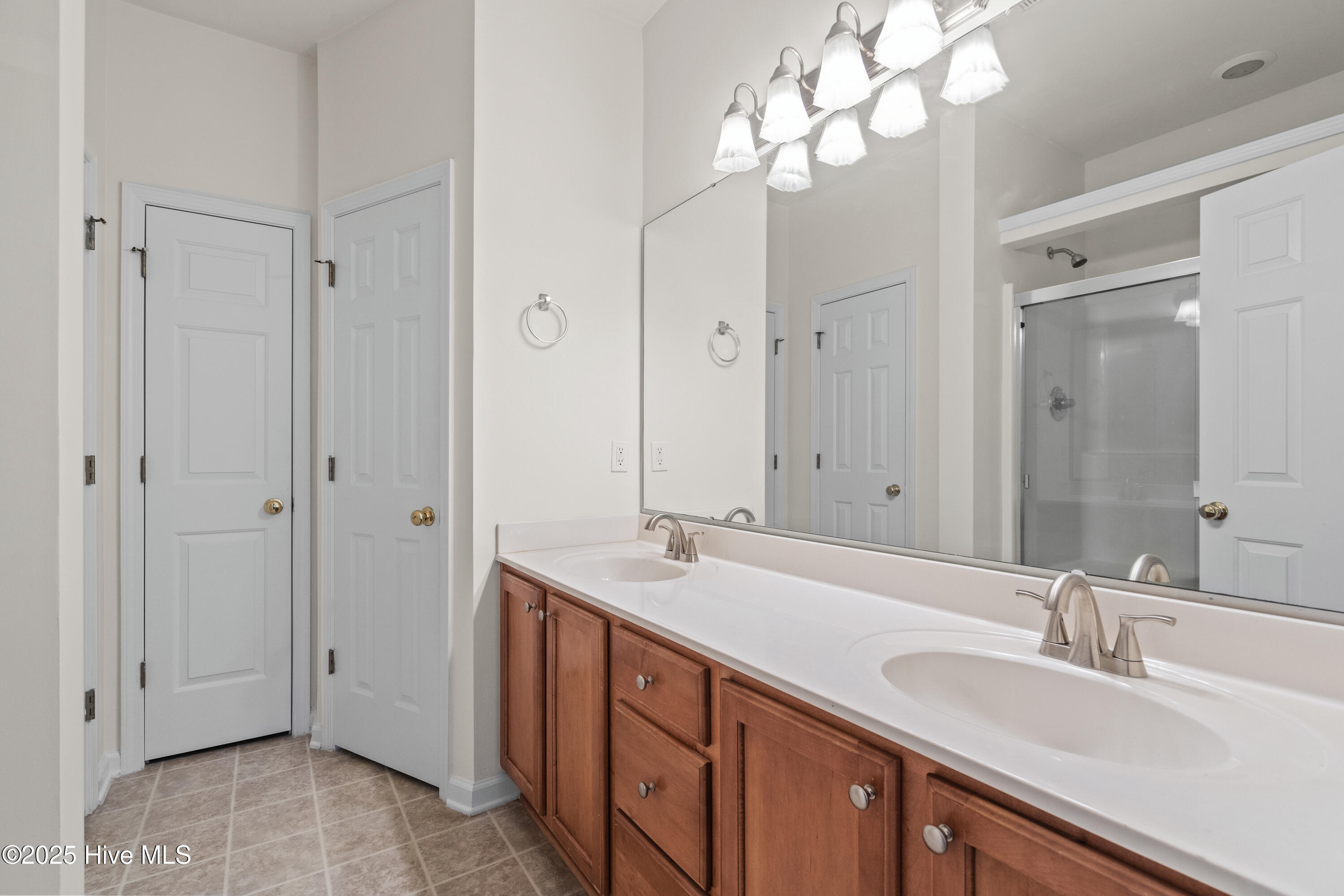 94 Field Planters Circle Calabash, NC 28467 - Photo 18 of 33 Master bath