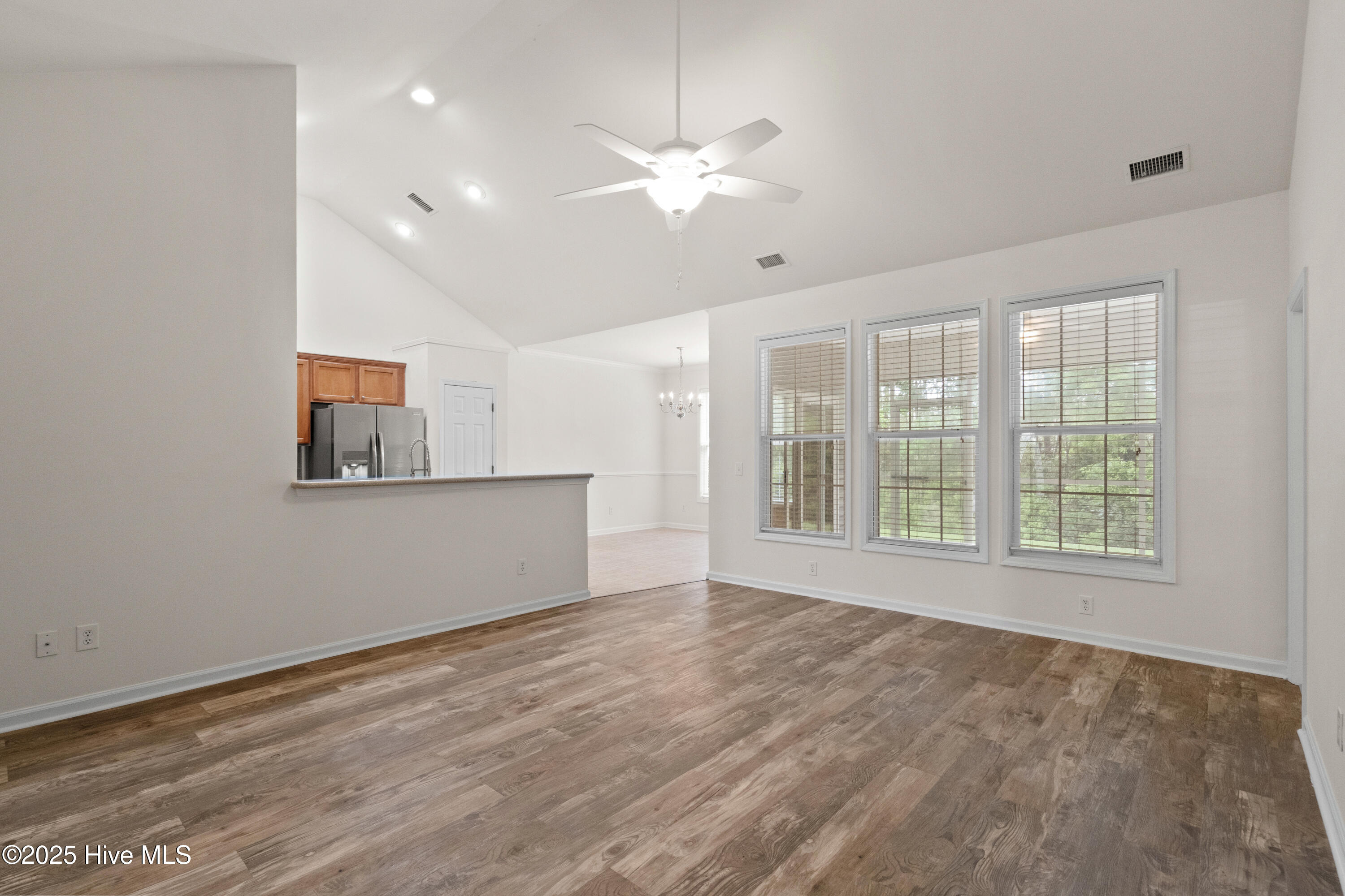 94 Field Planters Circle Calabash, NC 28467 - Photo 4 of 33 Livingroom/Kitchen/ Dining
