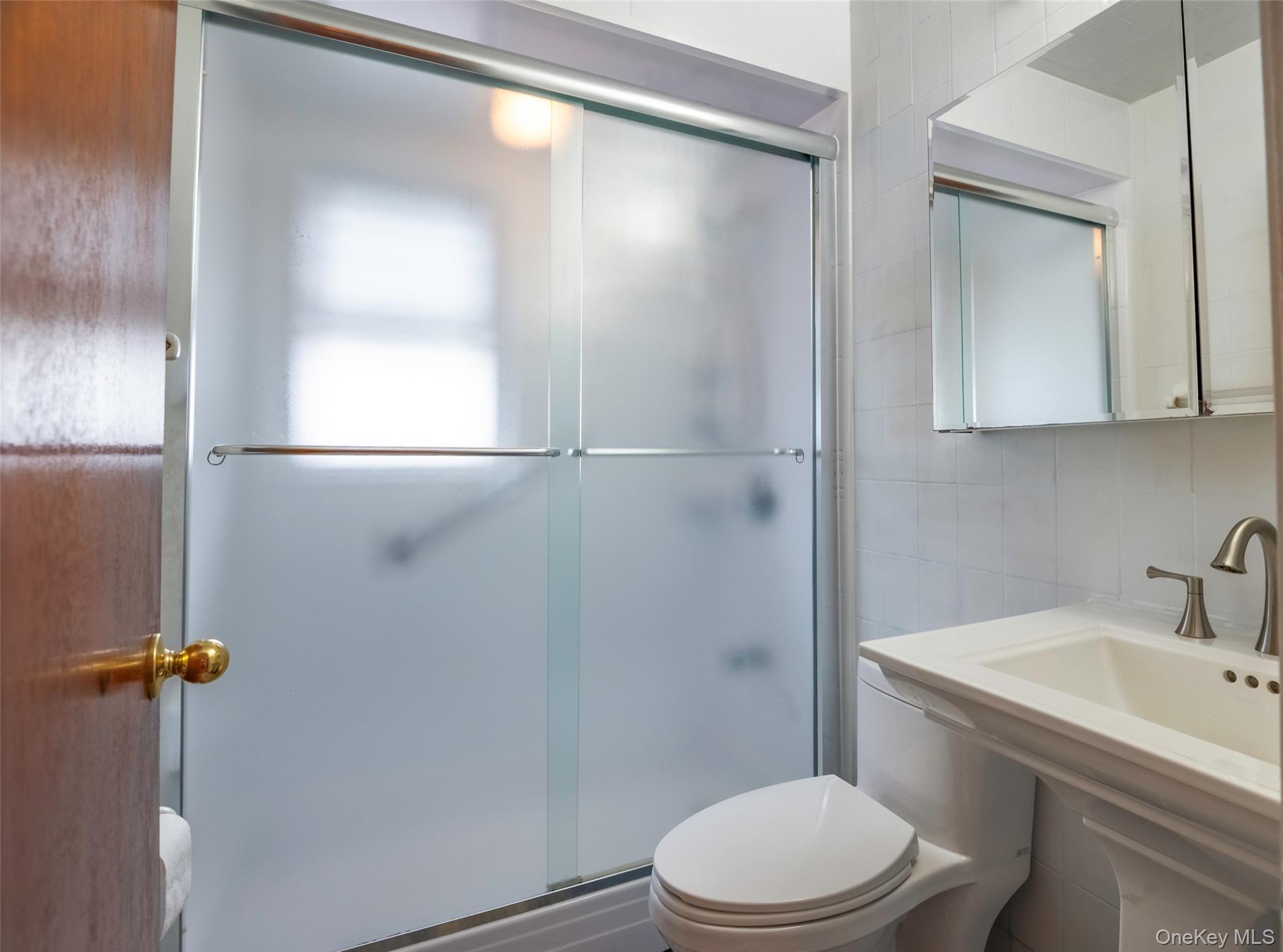 244-31 86th Road Queens, NY 11426 - Photo 13 of 32 First Floor Full Bath