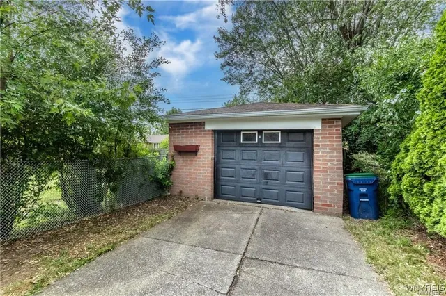 $2,400 | 130 Alberta Drive, Amherst, NY 14226