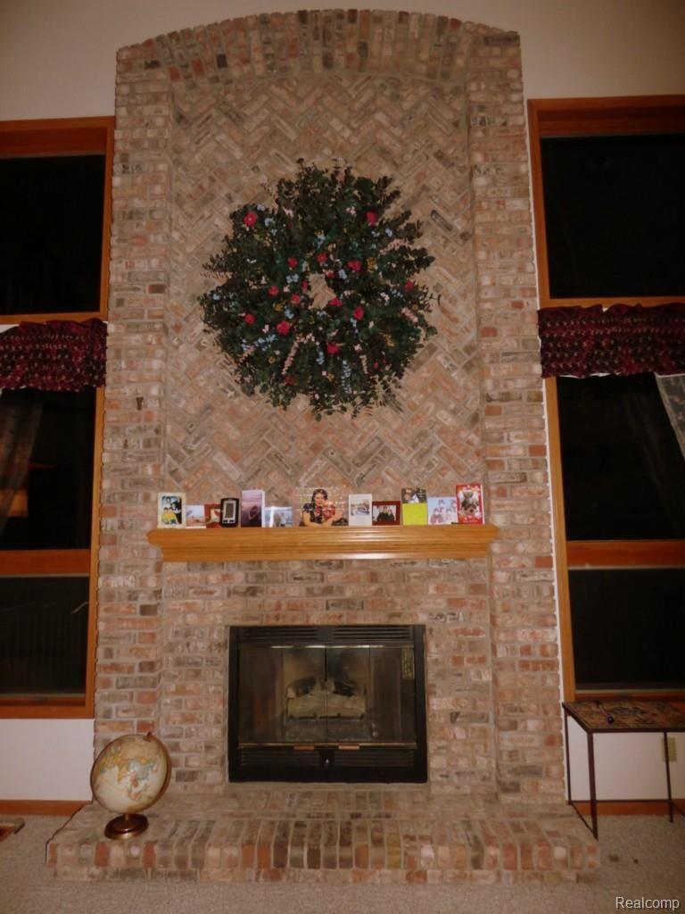 2330 Sunny Ridge Drive Pinckney, MI 48169 - Photo 10 of 21 9 FIREPLACE.jpg